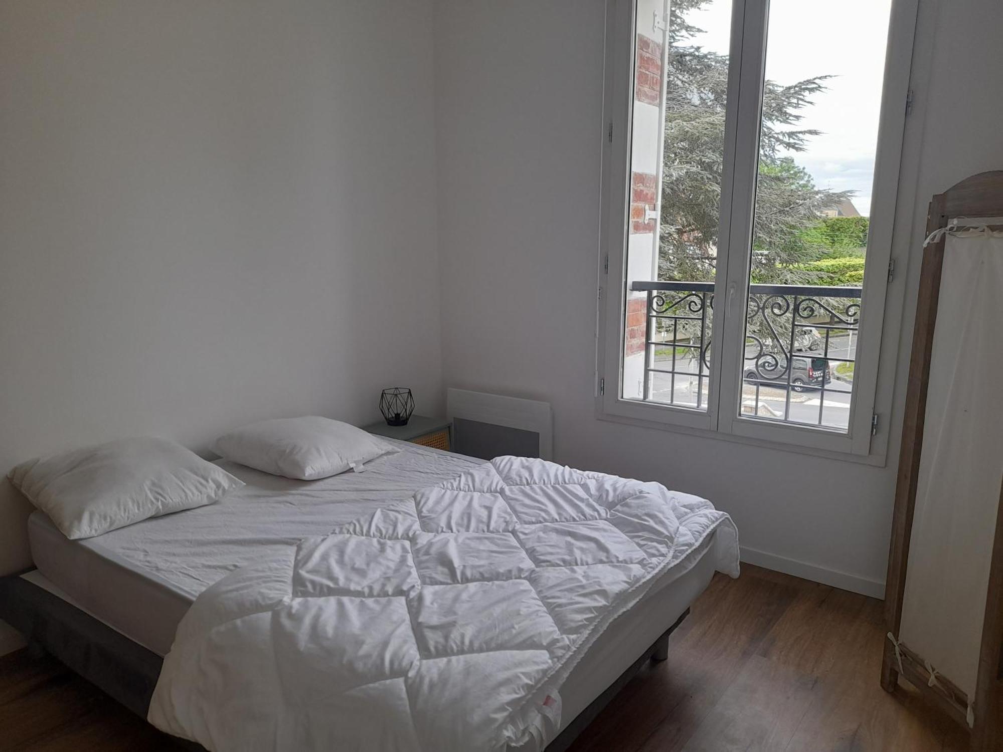 Appart Dans Petit Chateau En Centre Ville Lagny Eksteriør billede