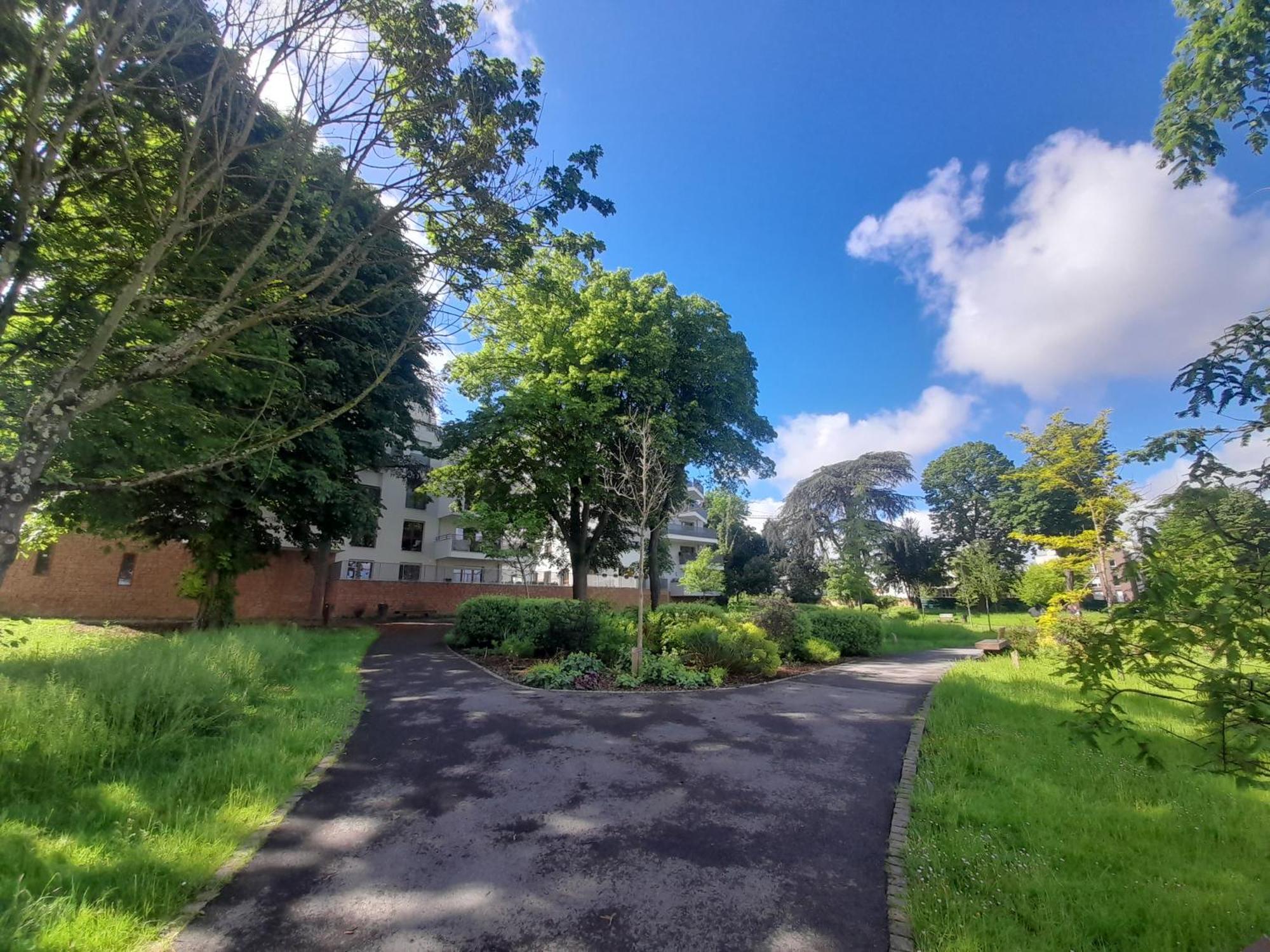 Appart Dans Petit Chateau En Centre Ville Lagny Eksteriør billede