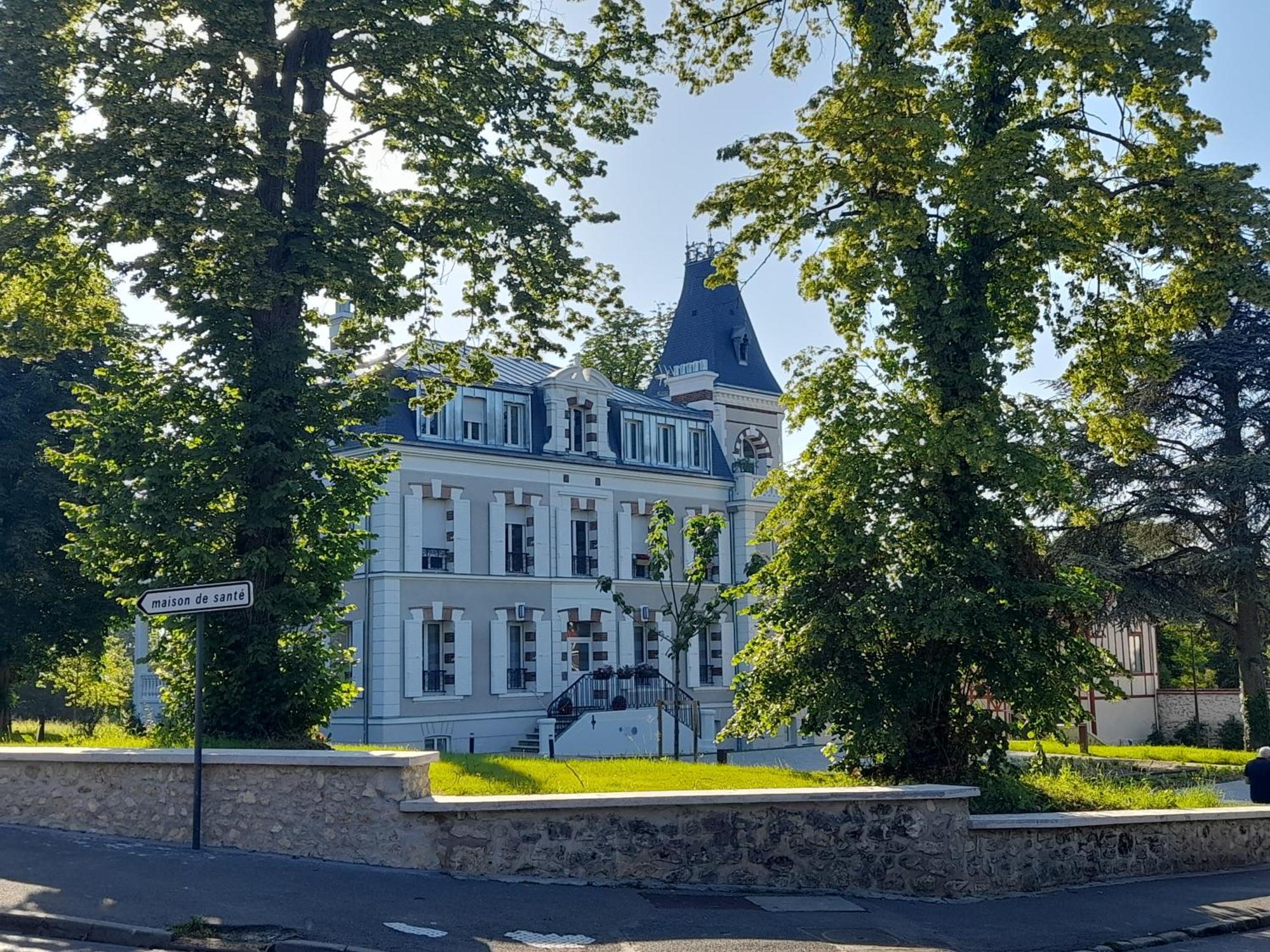 Appart Dans Petit Chateau En Centre Ville Lagny Eksteriør billede
