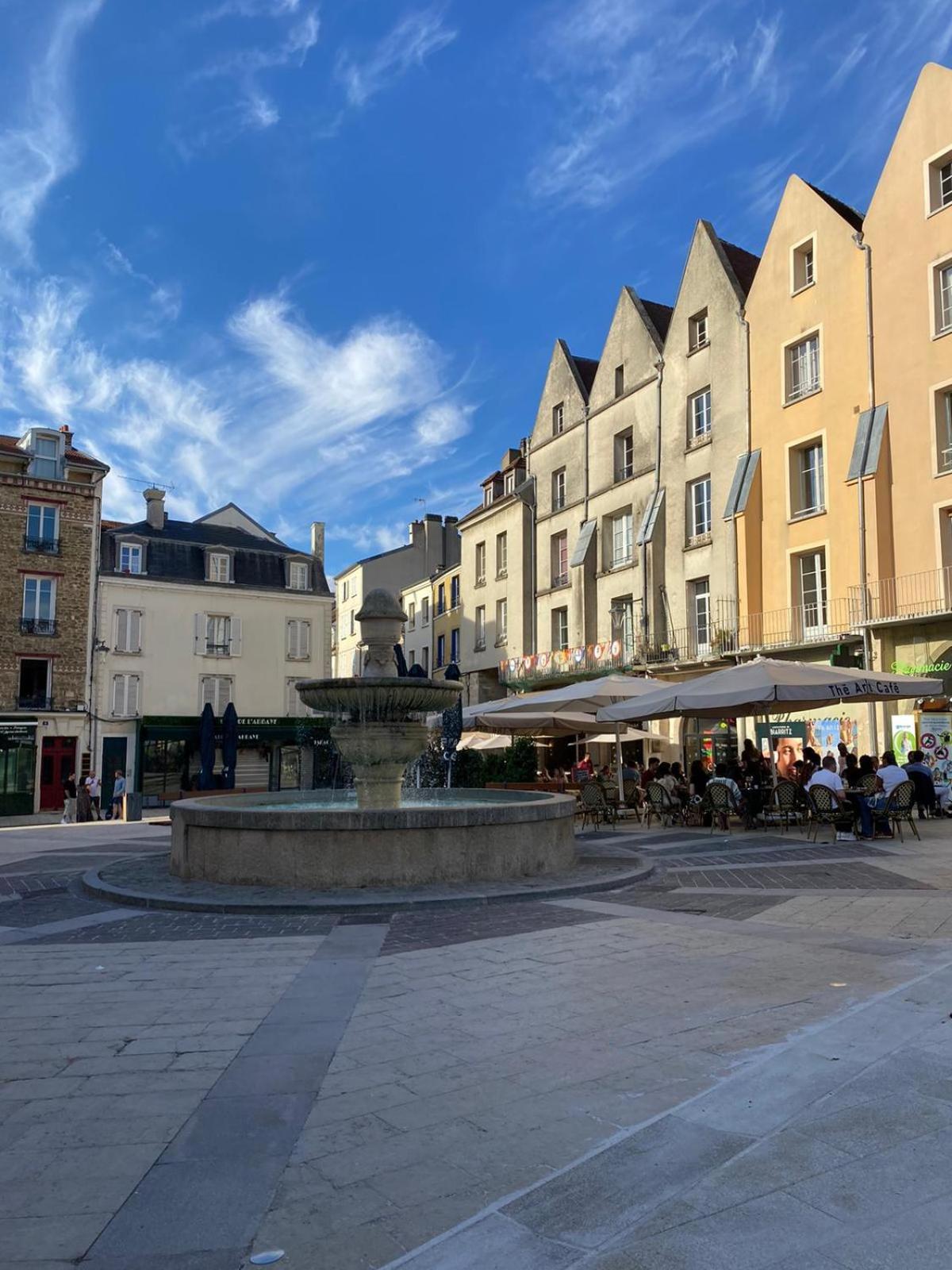Appart Dans Petit Chateau En Centre Ville Lagny Eksteriør billede