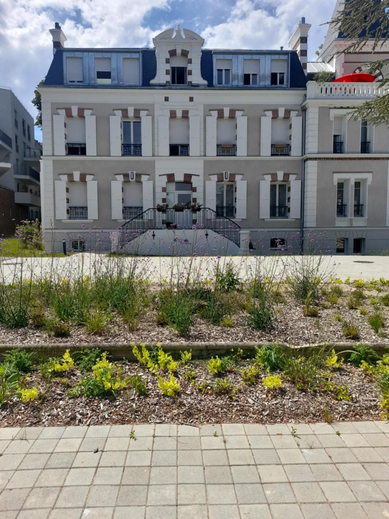 Appart Dans Petit Chateau En Centre Ville Lagny Eksteriør billede