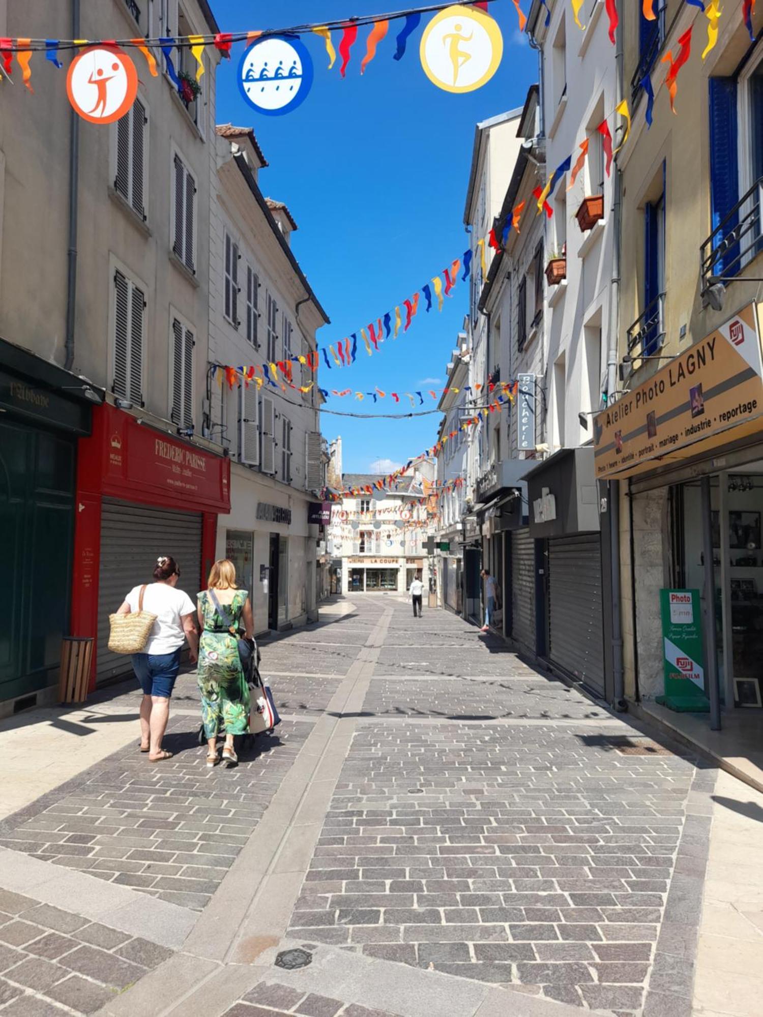 Appart Dans Petit Chateau En Centre Ville Lagny Eksteriør billede